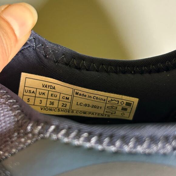 Vionic Women's Mesh Slip On Sneakers Vayda Navy Comfort Shoes US 5 M NWB - Picture 6 of 8